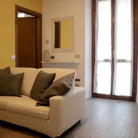 Abbondio 11 דירה